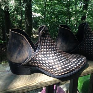 Leather Coolway booties, size 9.